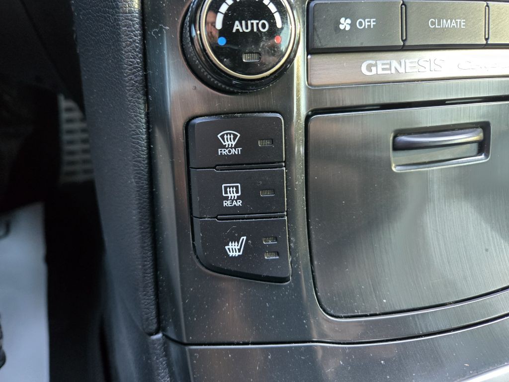 2016 Hyundai Genesis Image 22