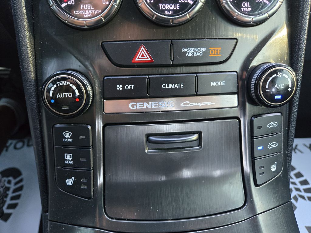 2016 Hyundai Genesis Image 23