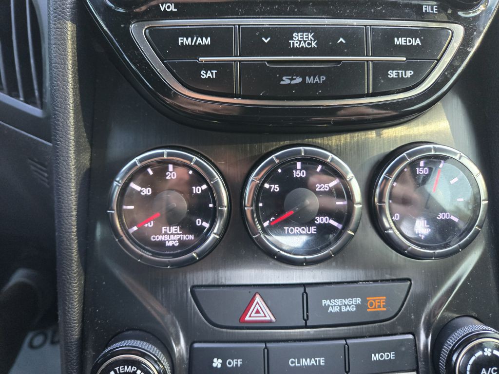 2016 Hyundai Genesis Image 24