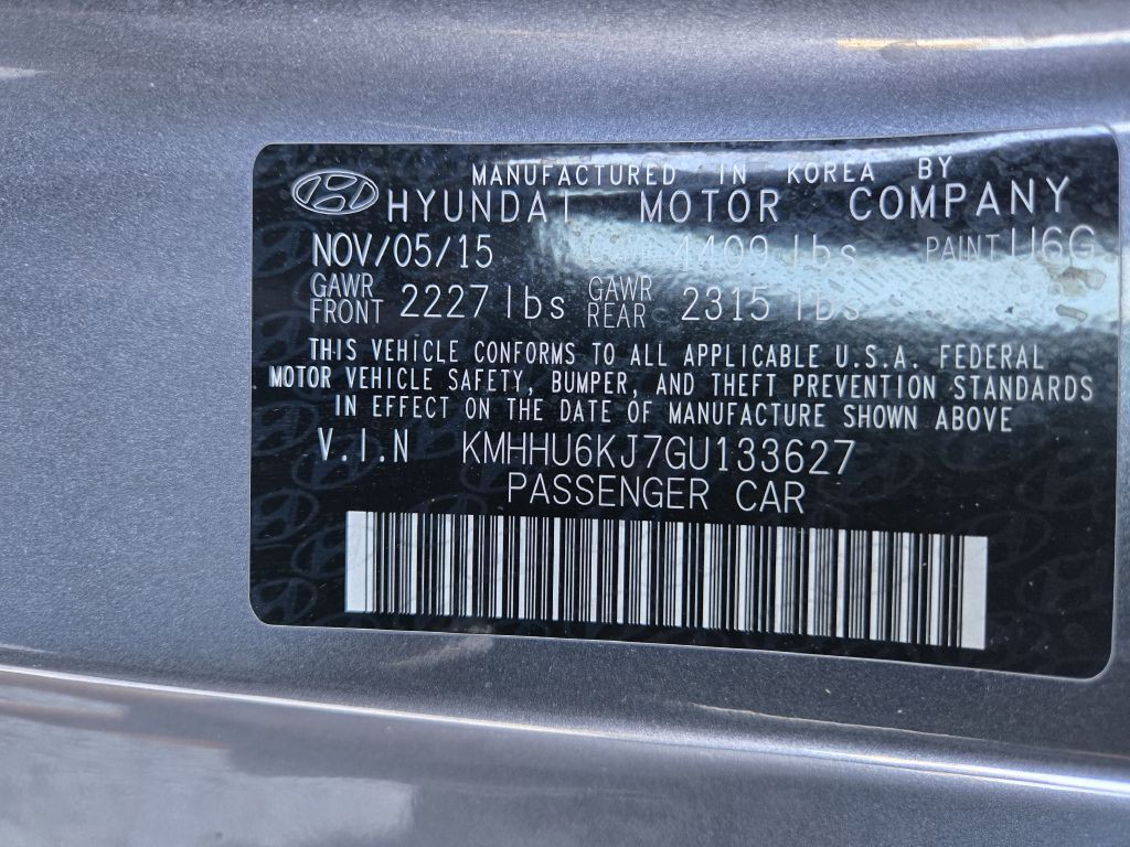 2016 Hyundai Genesis Image 30