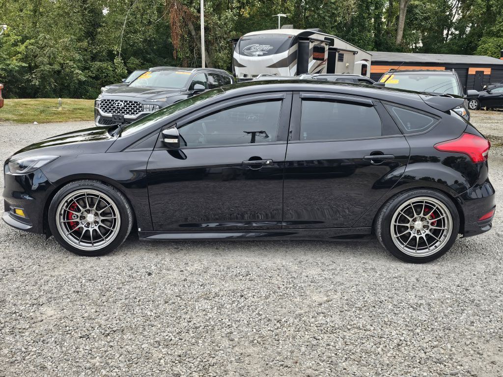 2017 Ford Focus Image 2