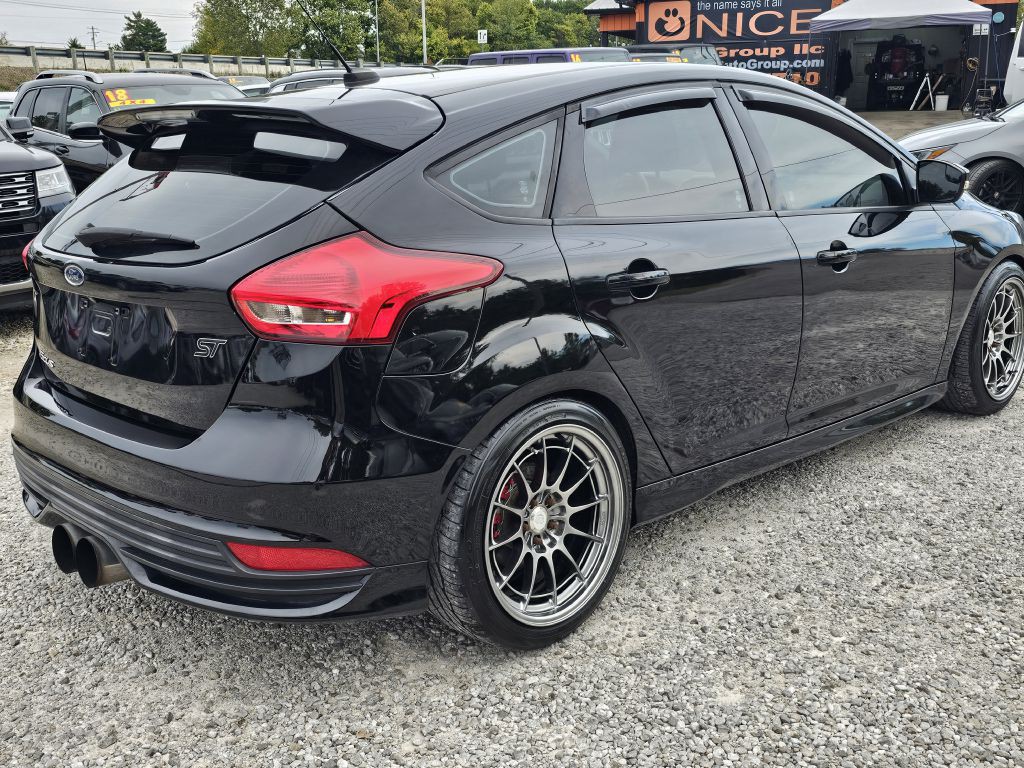 2017 Ford Focus Image 5