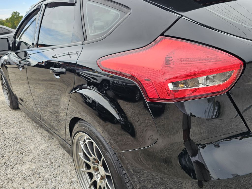 2017 Ford Focus Image 9