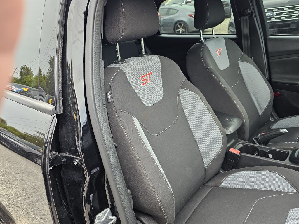 2017 Ford Focus Image 16