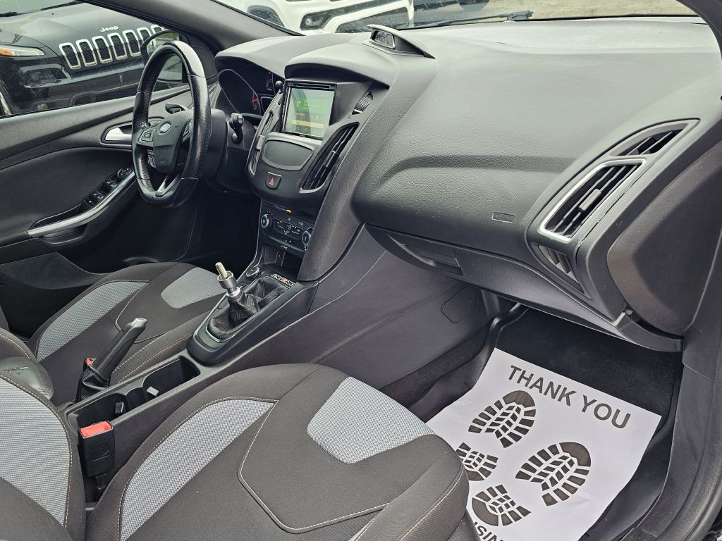 2017 Ford Focus Image 17
