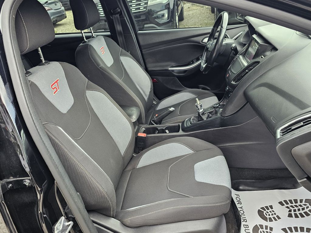2017 Ford Focus Image 18