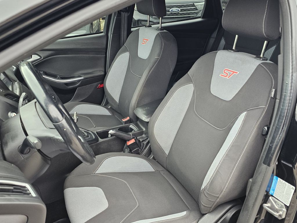 2017 Ford Focus Image 19