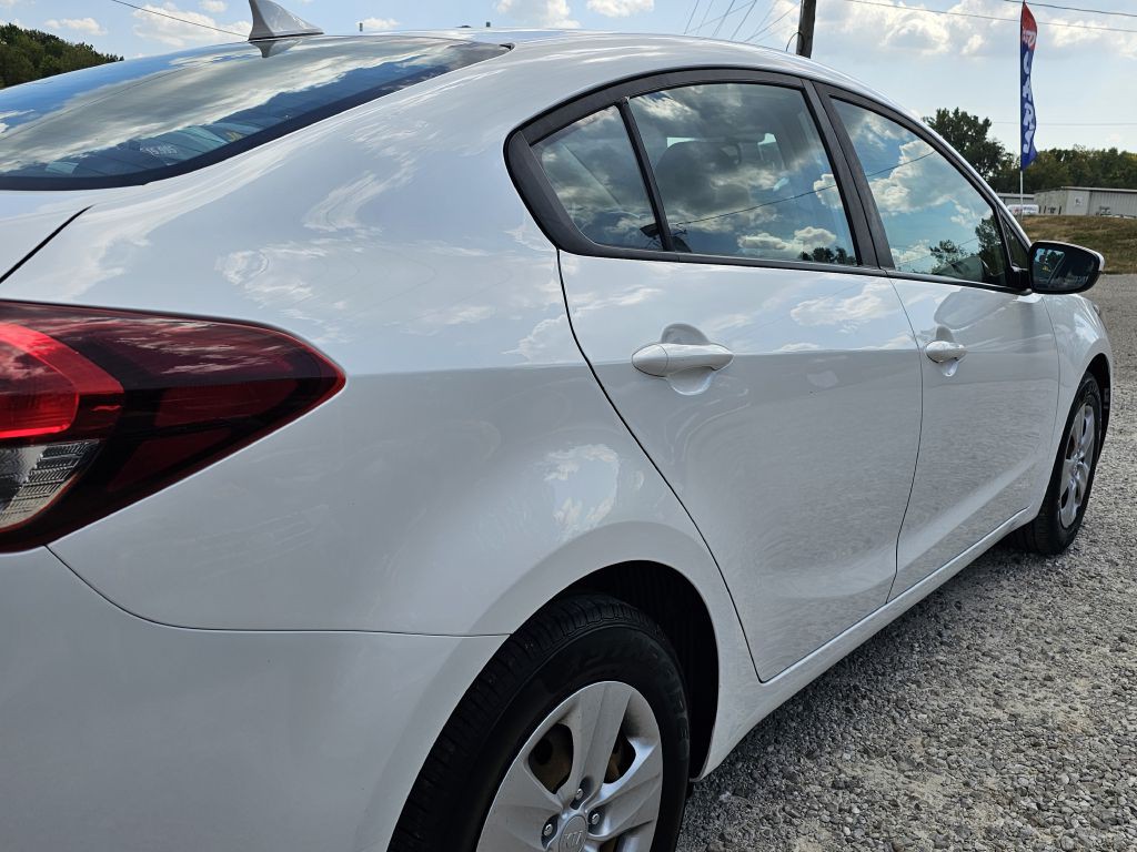 2017 Kia Forte Image 9