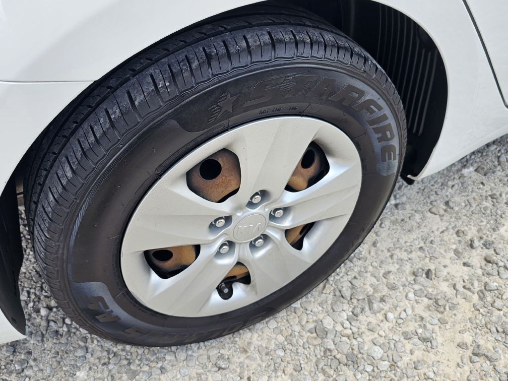 2017 Kia Forte Image 11