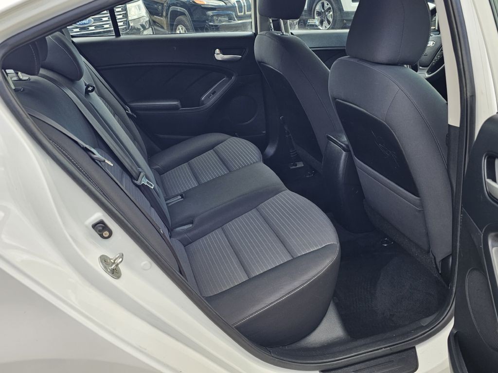 2017 Kia Forte Image 12