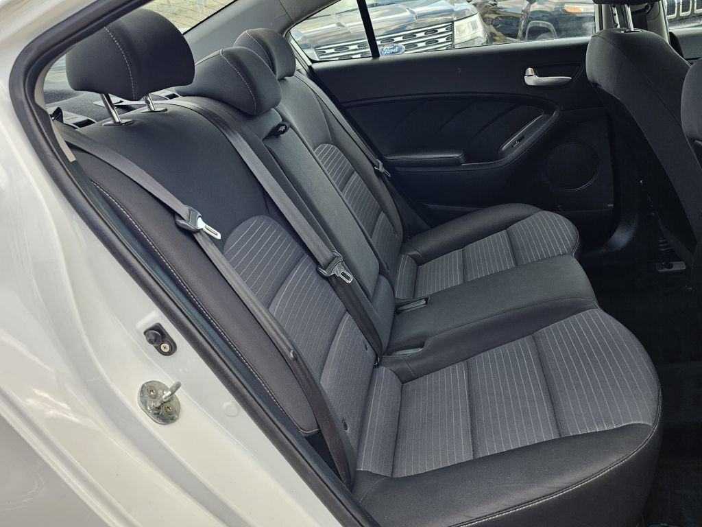 2017 Kia Forte Image 13