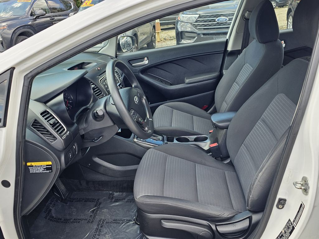 2017 Kia Forte Image 14
