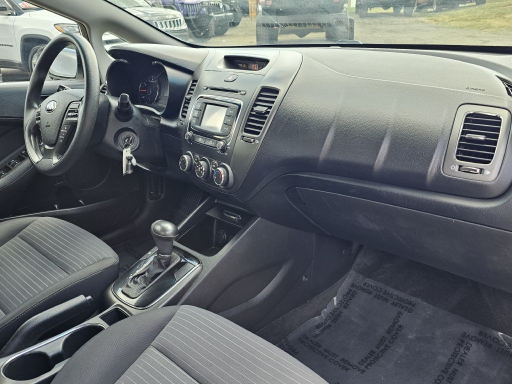 2017 Kia Forte Image 16