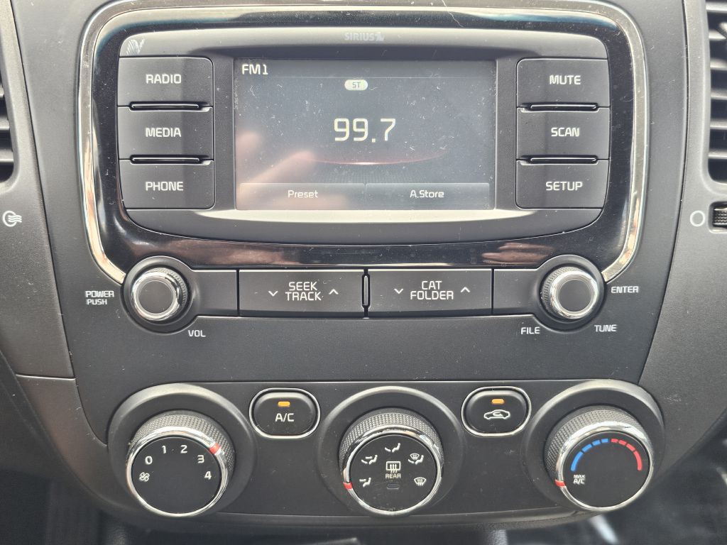 2017 Kia Forte Image 22
