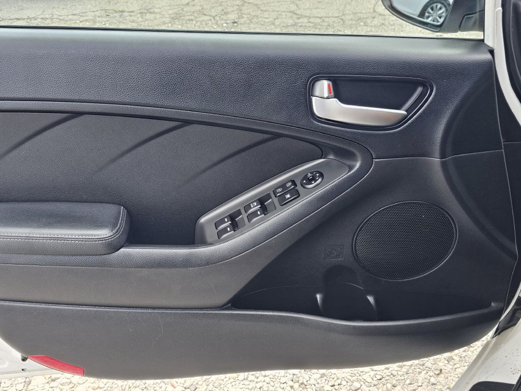 2017 Kia Forte Image 25
