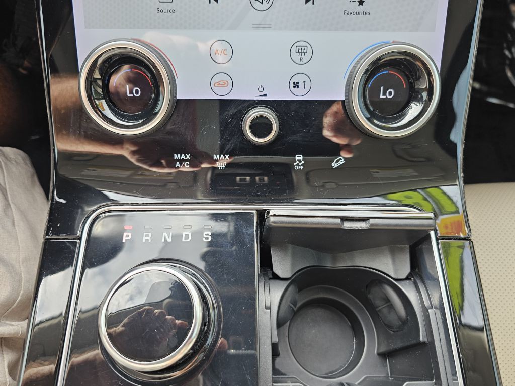 2018 Land Rover Range Rover Image 32