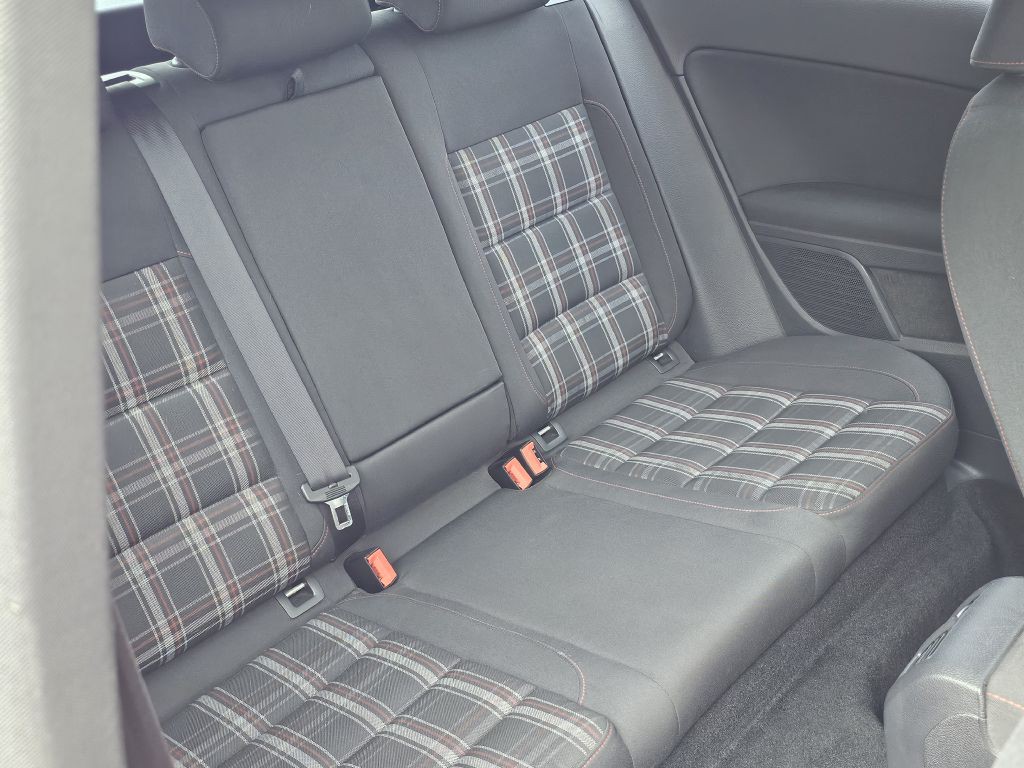 2012 Volkswagen GTI Image 14