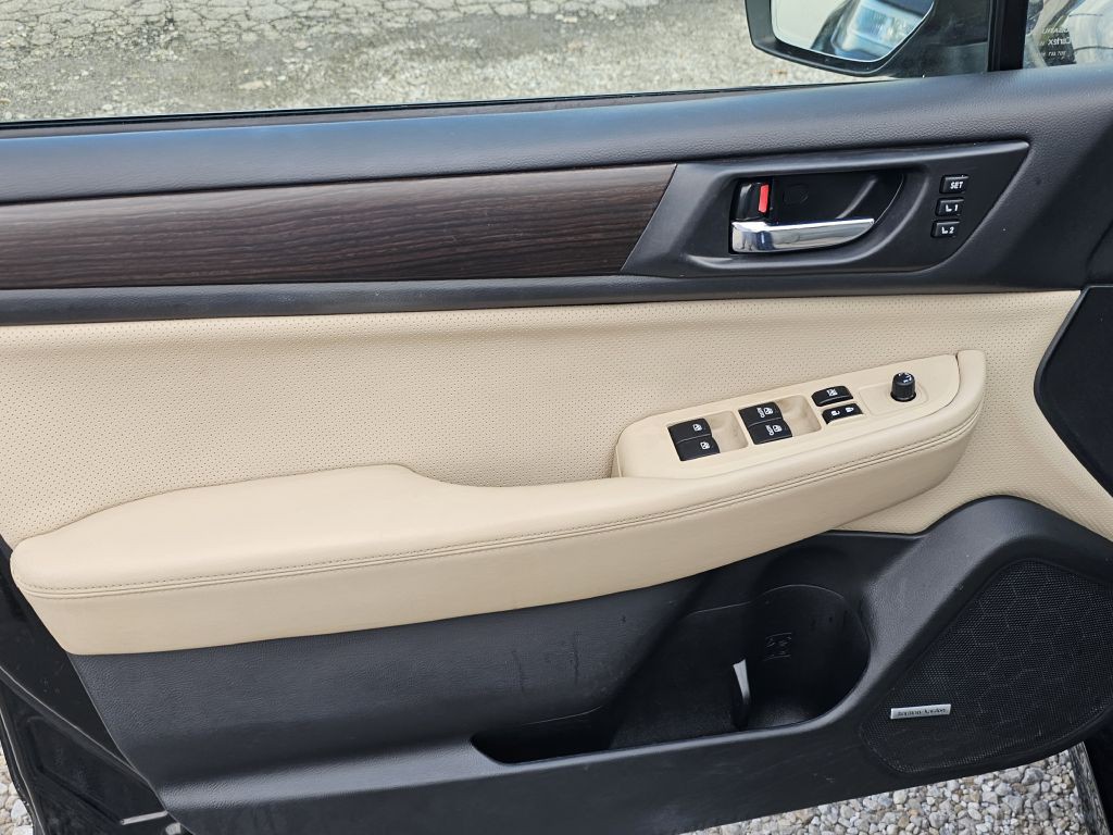 2015 Subaru Legacy Image 32
