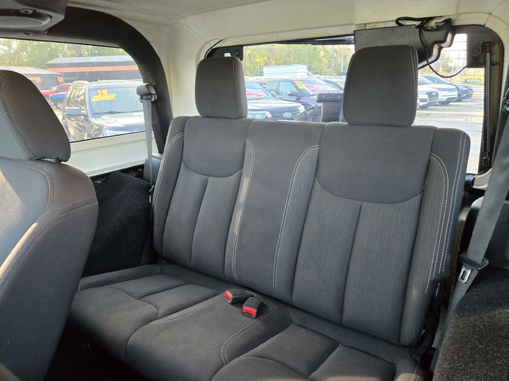 2014 Jeep Wrangler Image 24