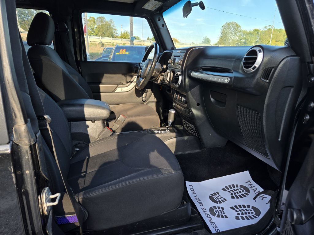 2014 Jeep Wrangler Image 25