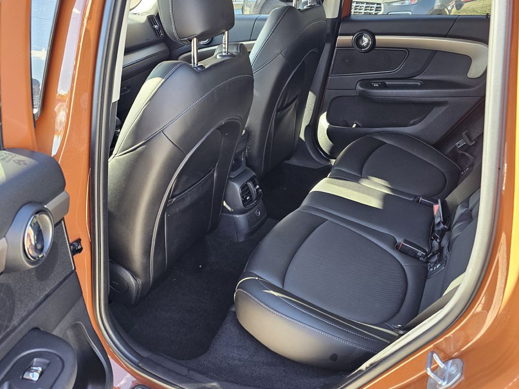 2017 MINI Cooper Image 18
