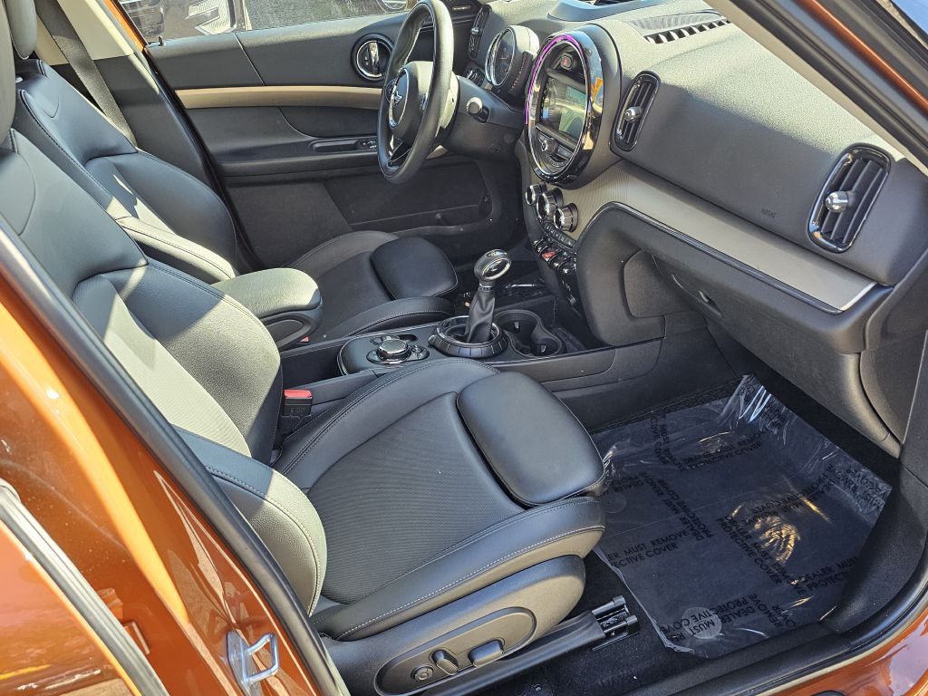 2017 MINI Cooper Image 19