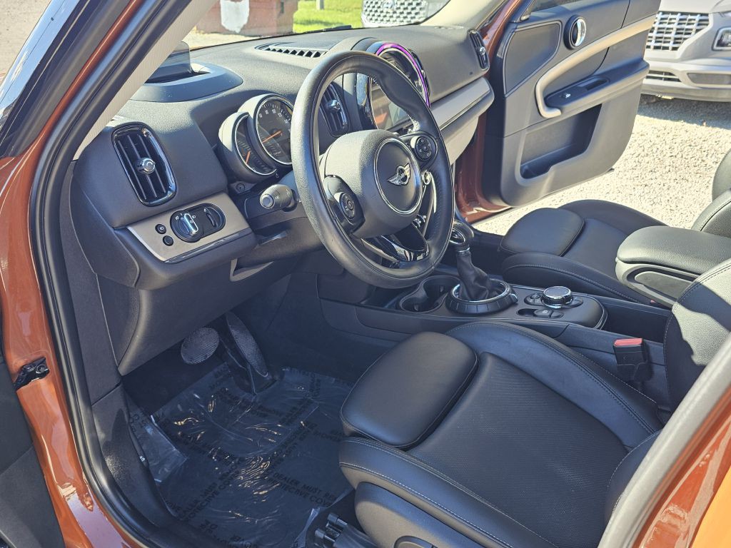 2017 MINI Cooper Image 23
