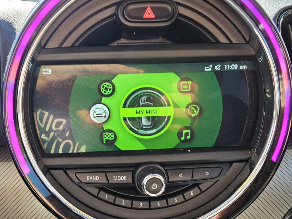 2017 MINI Cooper Image 30