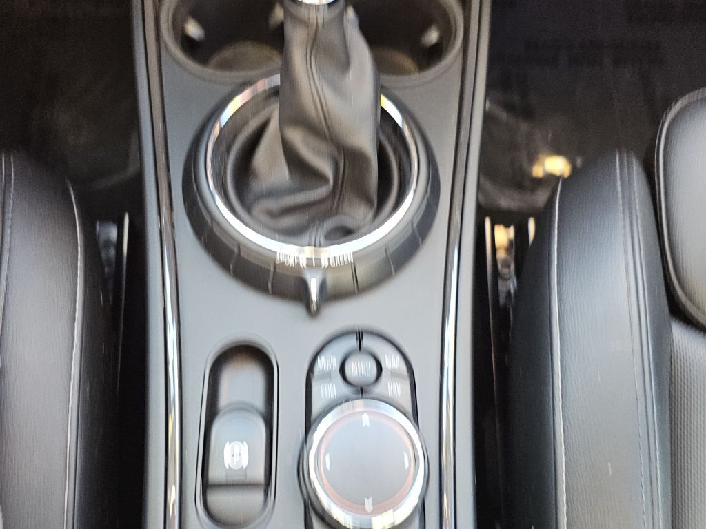 2017 MINI Cooper Image 32