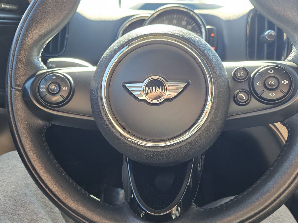 2017 MINI Cooper Image 35