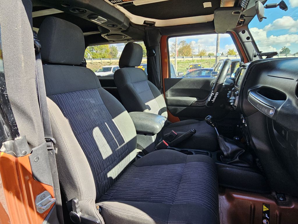 2011 Jeep Wrangler Image 12