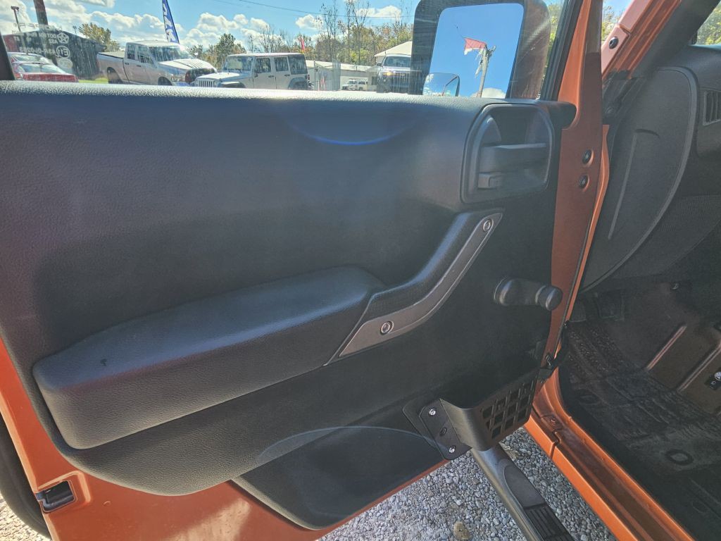 2011 Jeep Wrangler Image 18