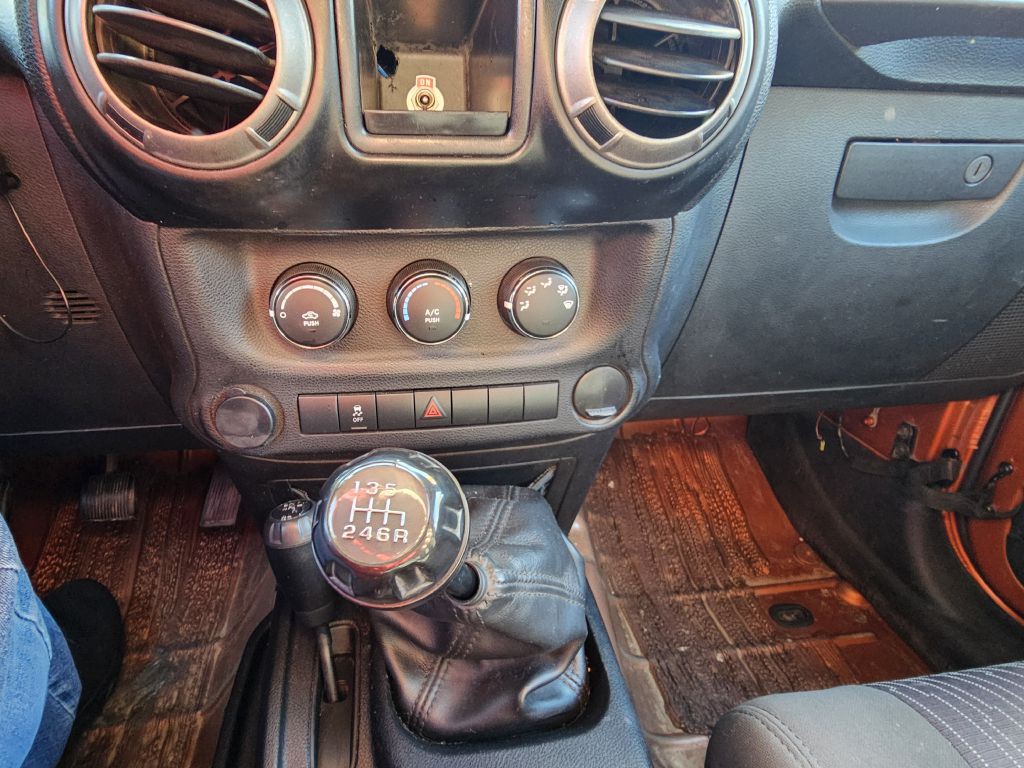 2011 Jeep Wrangler Image 20