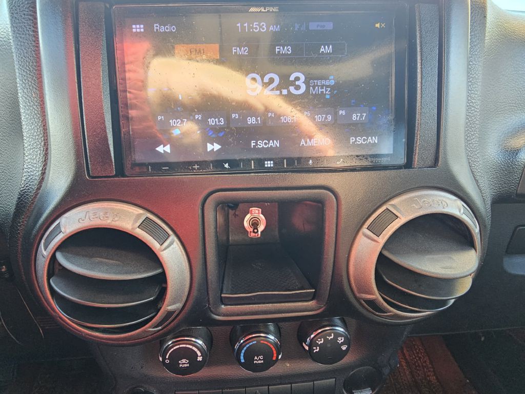 2011 Jeep Wrangler Image 23