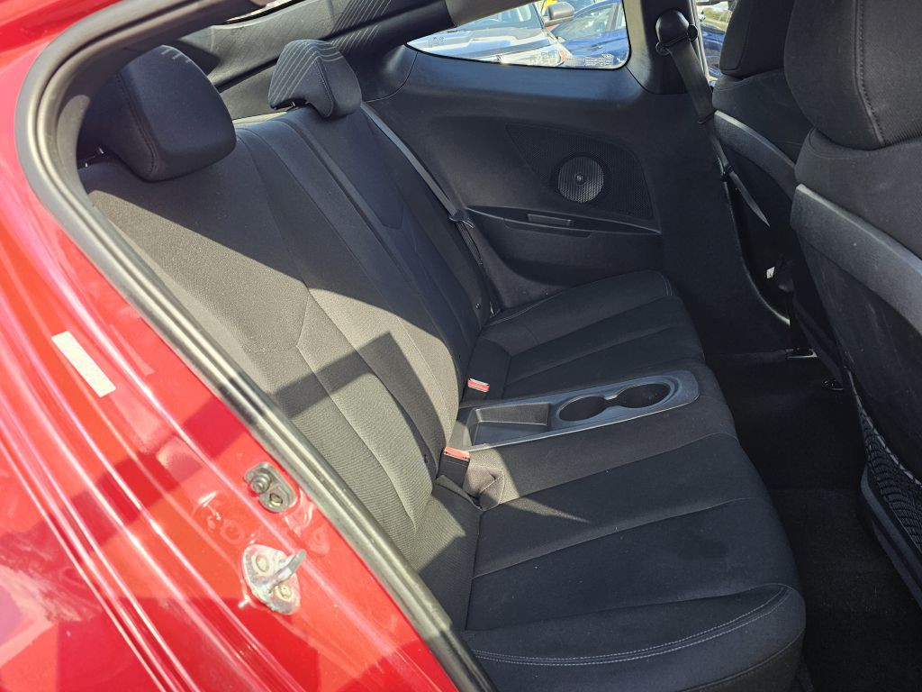 2016 Hyundai Veloster Image 16