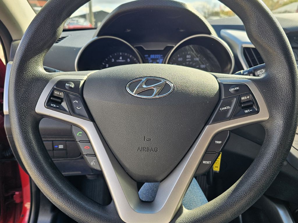 2016 Hyundai Veloster Image 18
