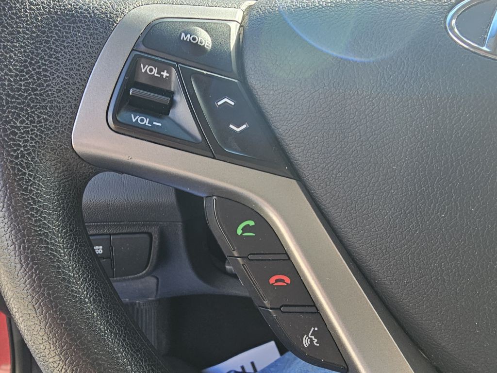 2016 Hyundai Veloster Image 19