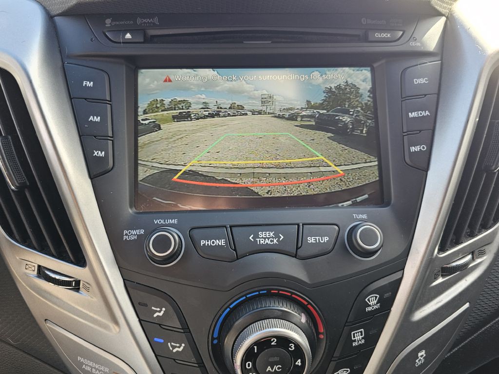 2016 Hyundai Veloster Image 22