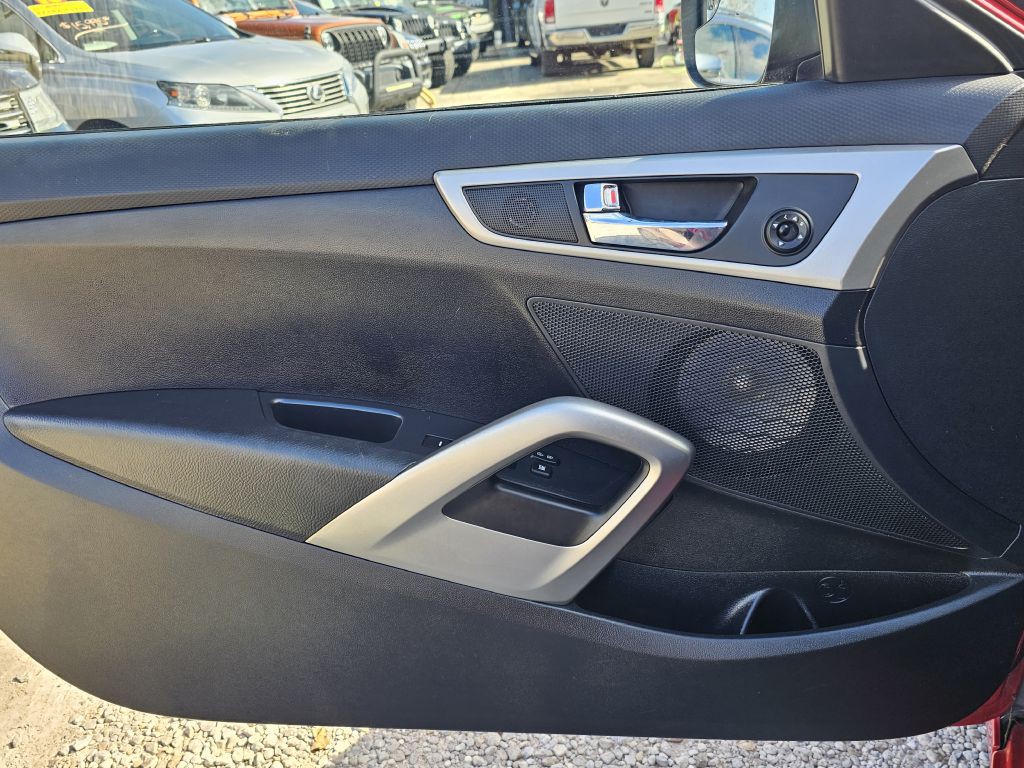 2016 Hyundai Veloster Image 25