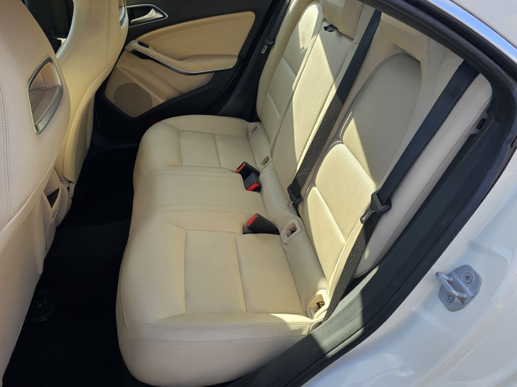 2014 Mercedes-Benz CLA-Class Image 15