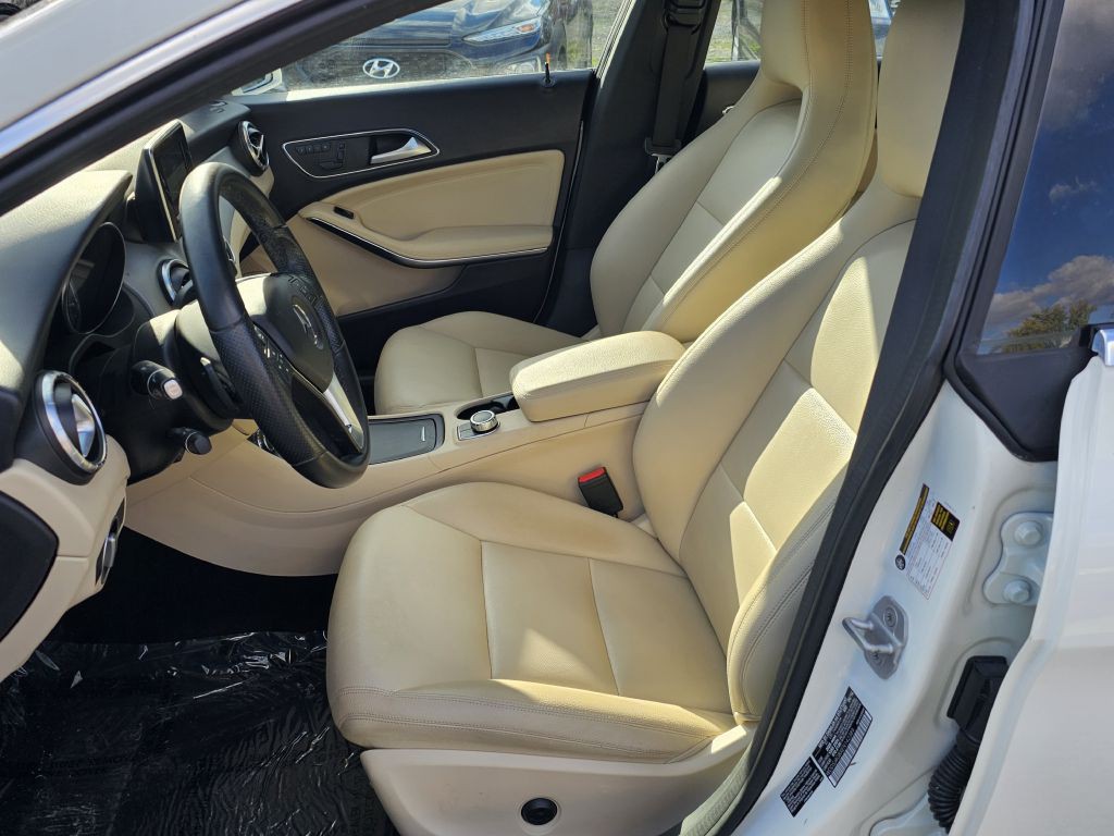 2014 Mercedes-Benz CLA-Class Image 17