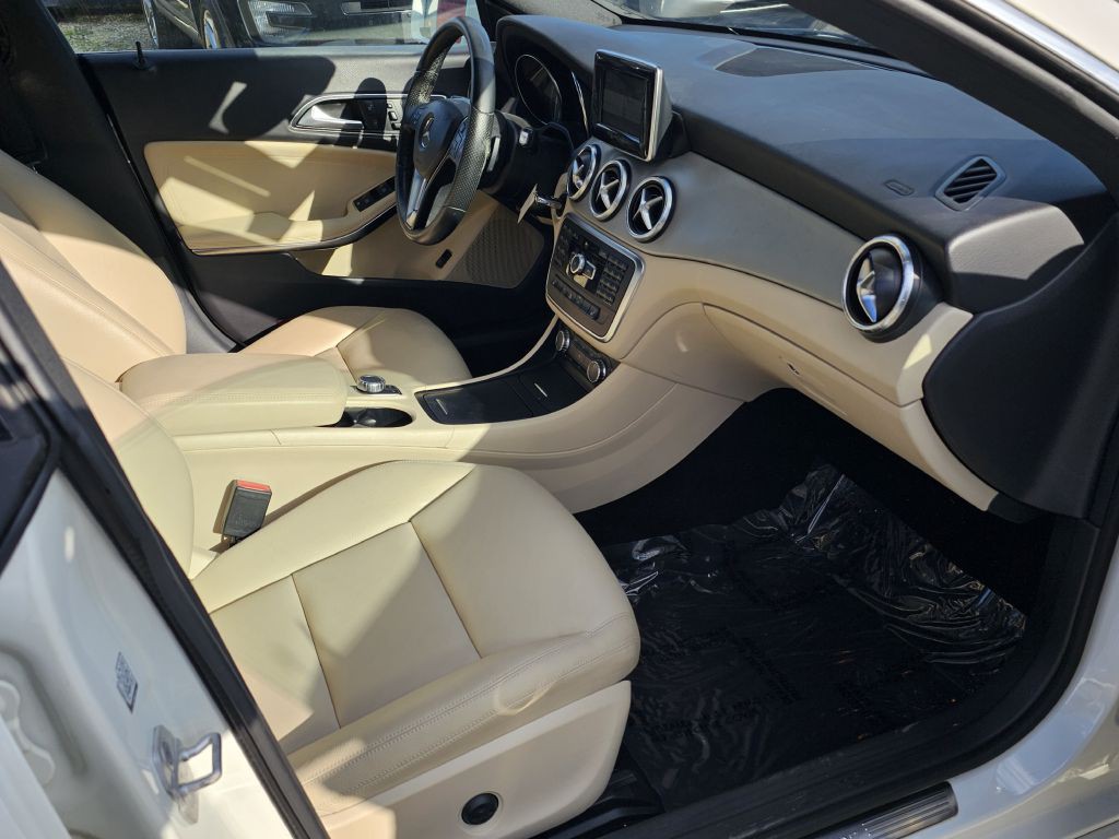 2014 Mercedes-Benz CLA-Class Image 18