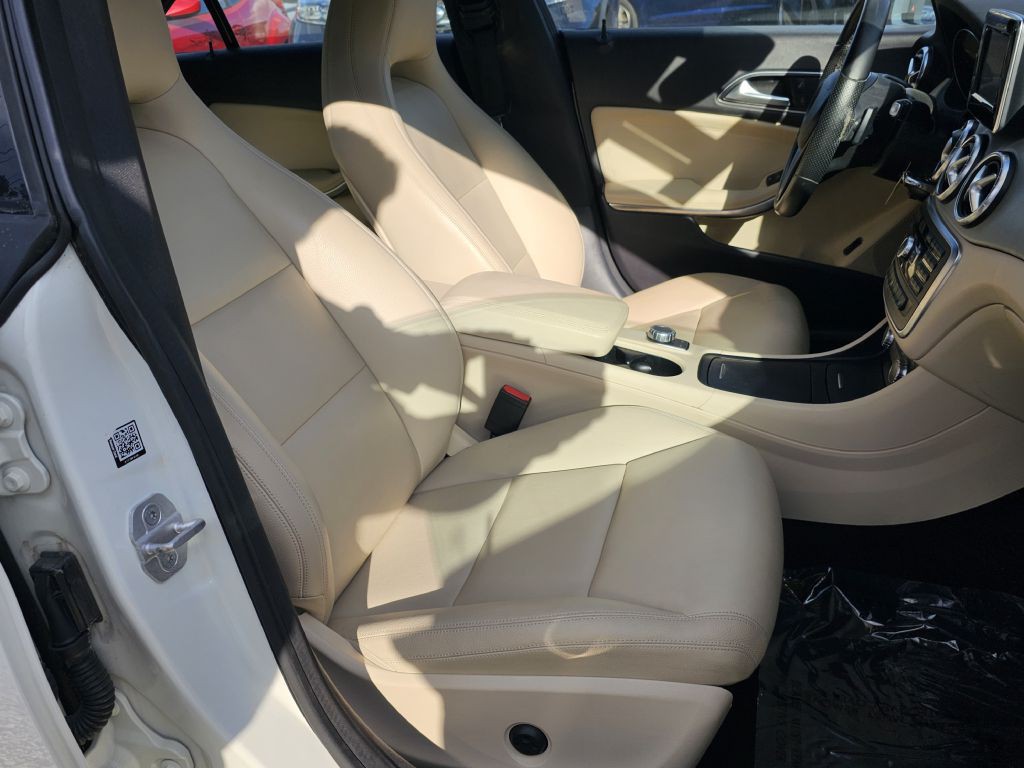 2014 Mercedes-Benz CLA-Class Image 19