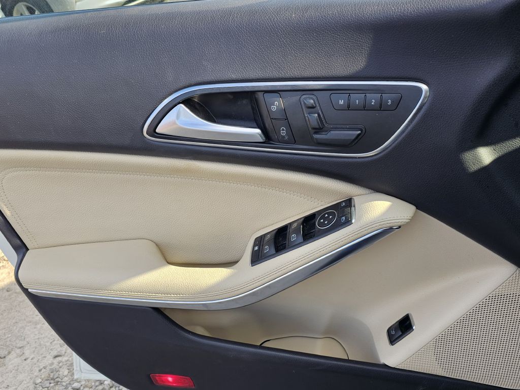 2014 Mercedes-Benz CLA-Class Image 31