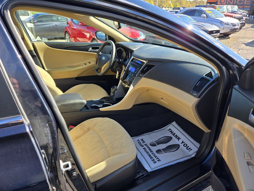 2013 Hyundai Sonata Image 24