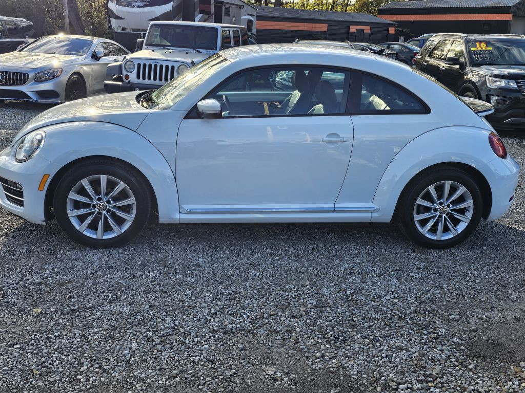 2017 Volkswagen Beetle Image 2