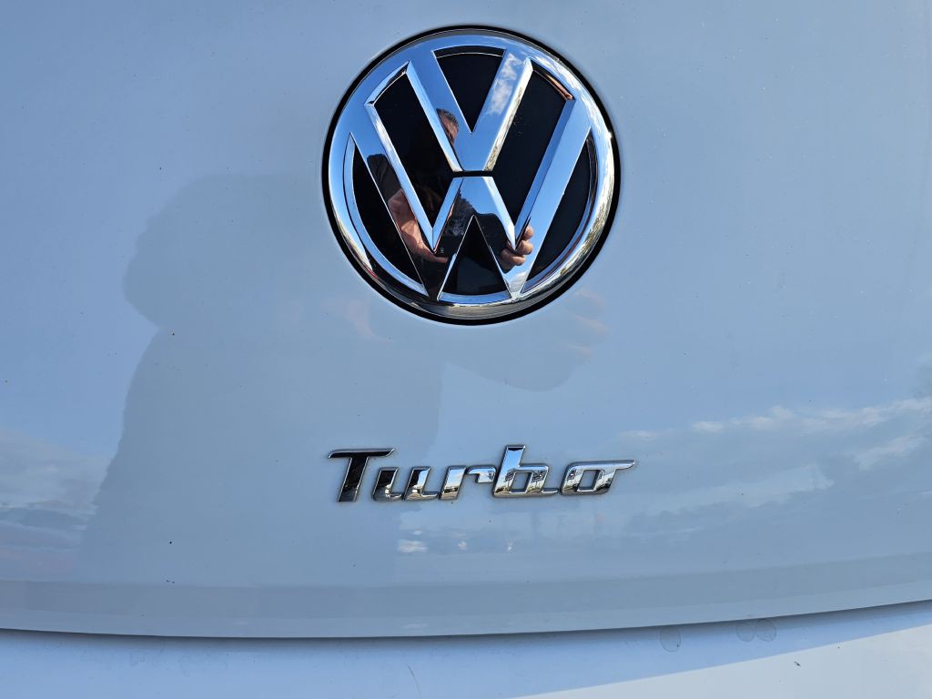 2017 Volkswagen Beetle Image 11