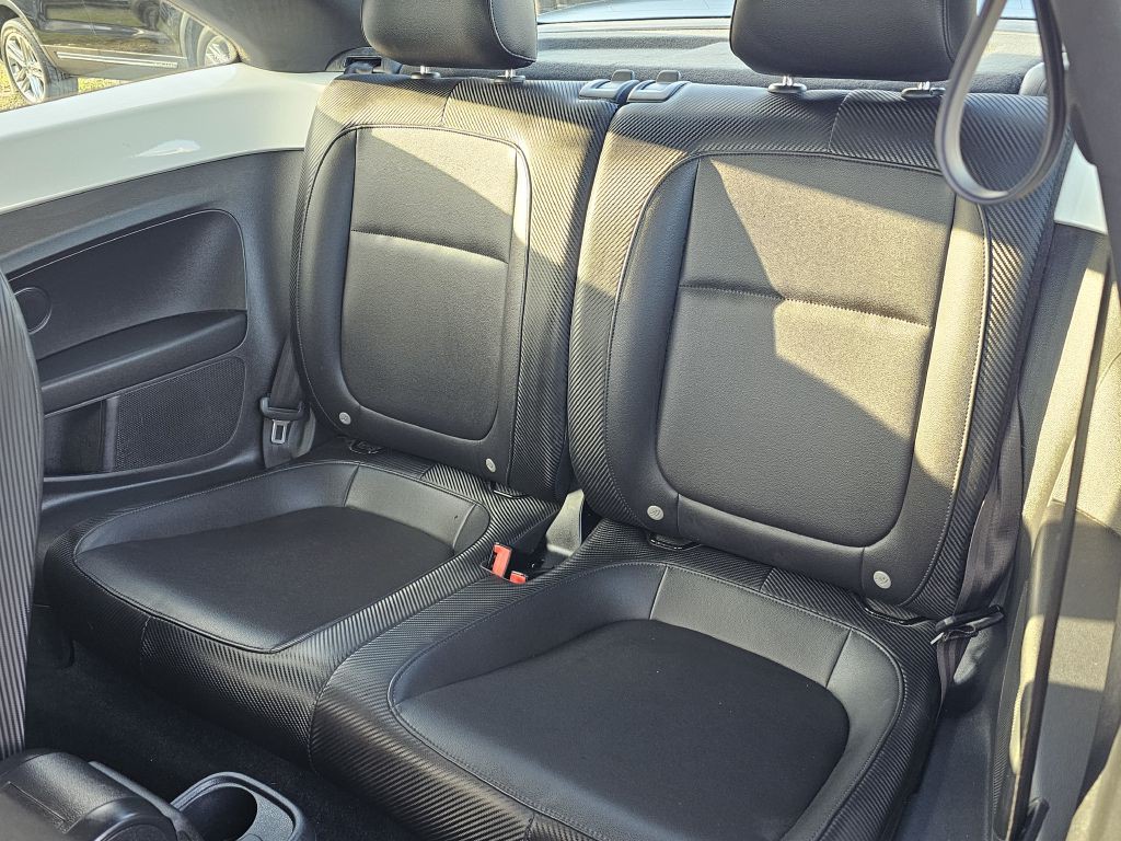 2017 Volkswagen Beetle Image 14
