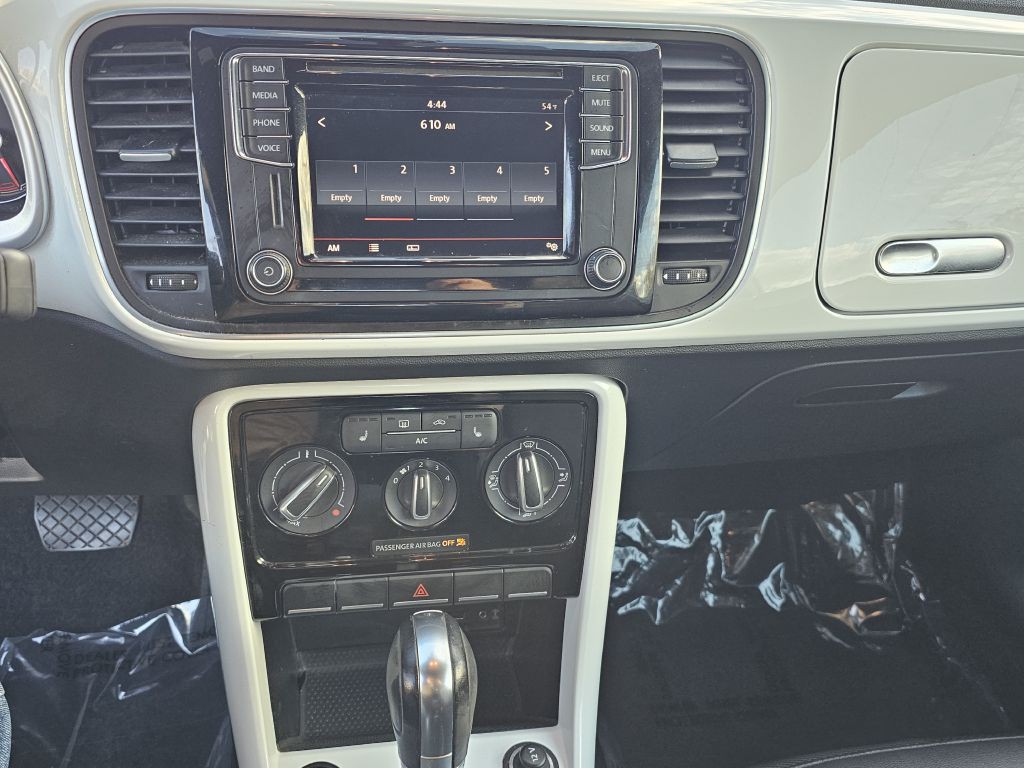 2017 Volkswagen Beetle Image 22