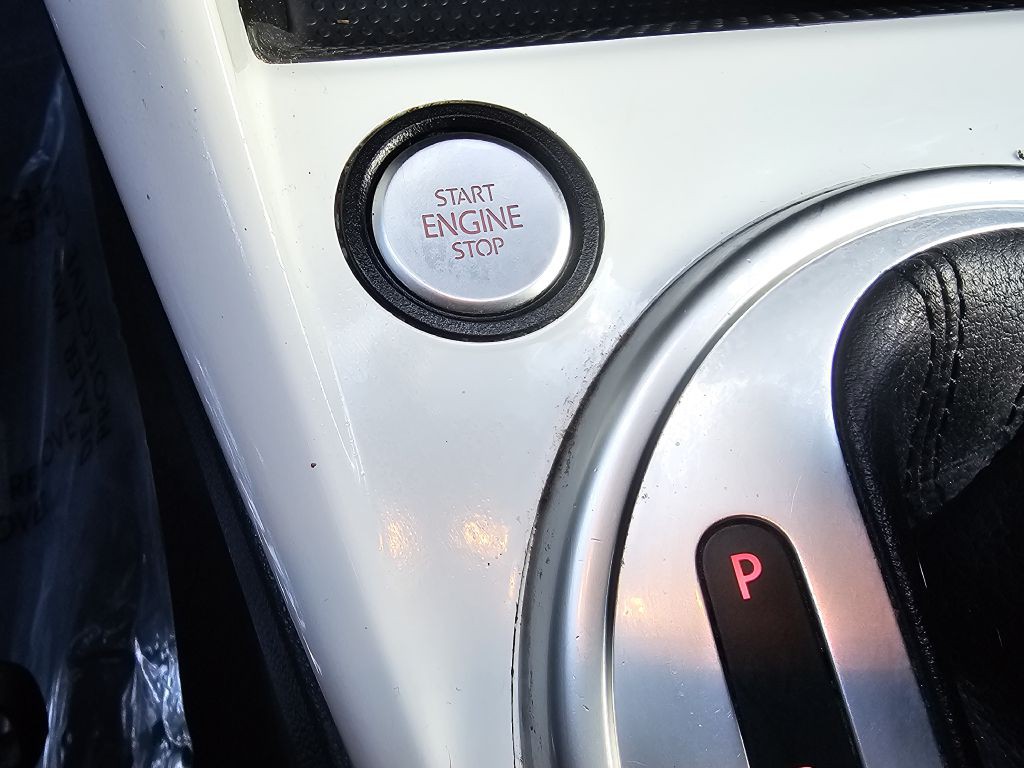 2017 Volkswagen Beetle Image 25